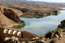 Image du Maroc Professionnelle de  Le barrage Laghrasse "dit barrage Hassan II", il se situe à 50 km au sud est de Taourirte au nord du Maroc, Samedi 10 Février 2006, ce barrage fournit en eau potable  le barrage Mohammed V qui sert de lien pour Machraa Hammadi,  ce dernier permet l'approvisionnement des centre de Taourirte et El Aïoun Sidi Mellouk. (Photo / Abdeljalil Bounhar) 